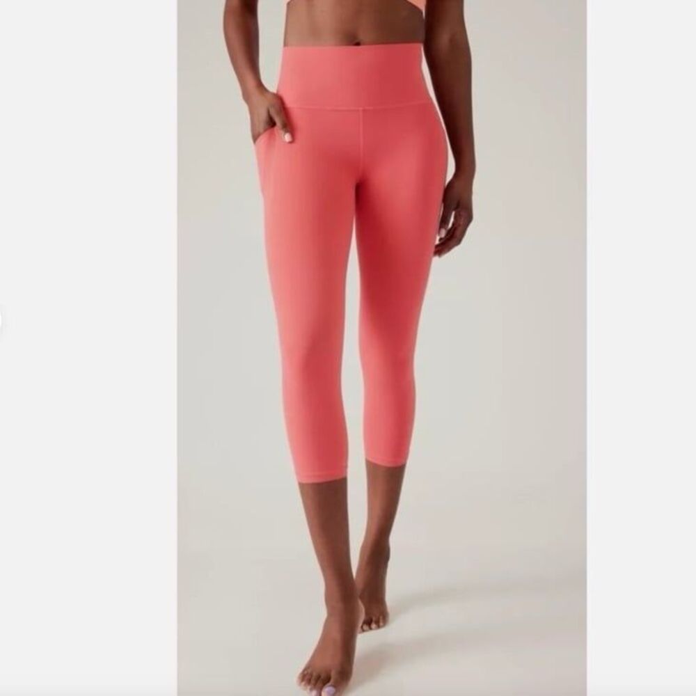 Athleta Salutation Stash Pocket II Capri Tight Leggings in Coral Size 2X